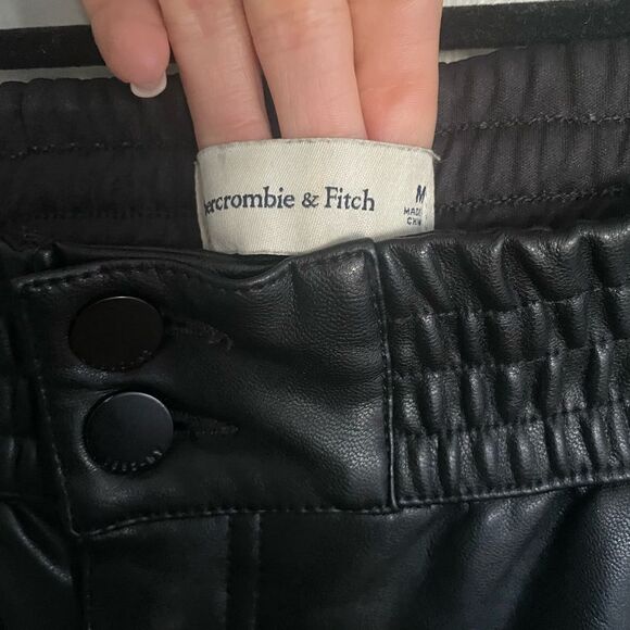 Abercrombie & Fitch Faux Leather Cargo Pants Black Women's Size Medium - Picture 6 of 12